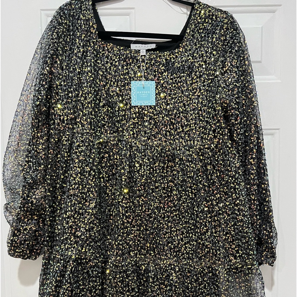 NWT “Hayden” Black Tiered Sequined Party Dress (Size Large!)